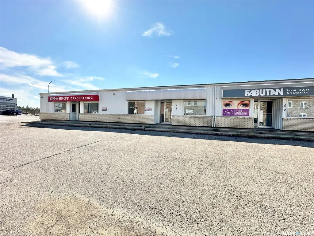 228 Railway Avenue Weyburn SK S4H 0A2