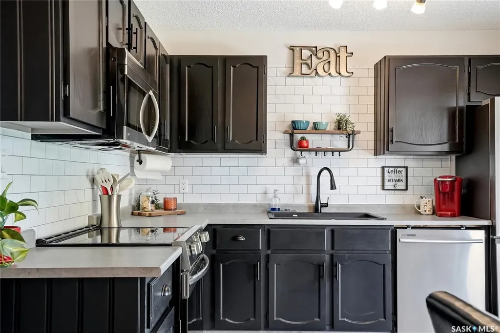 452 Lenore Drive Saskatoon SK S7K 5S7