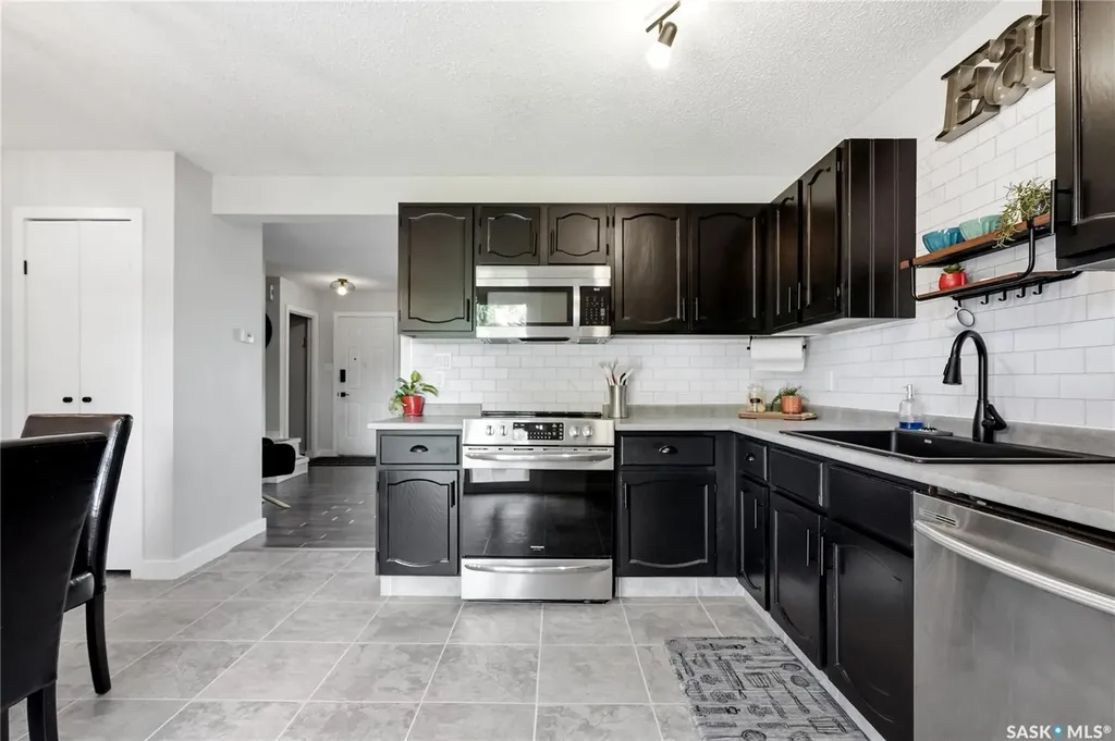 452 Lenore Drive Saskatoon SK S7K 5S7