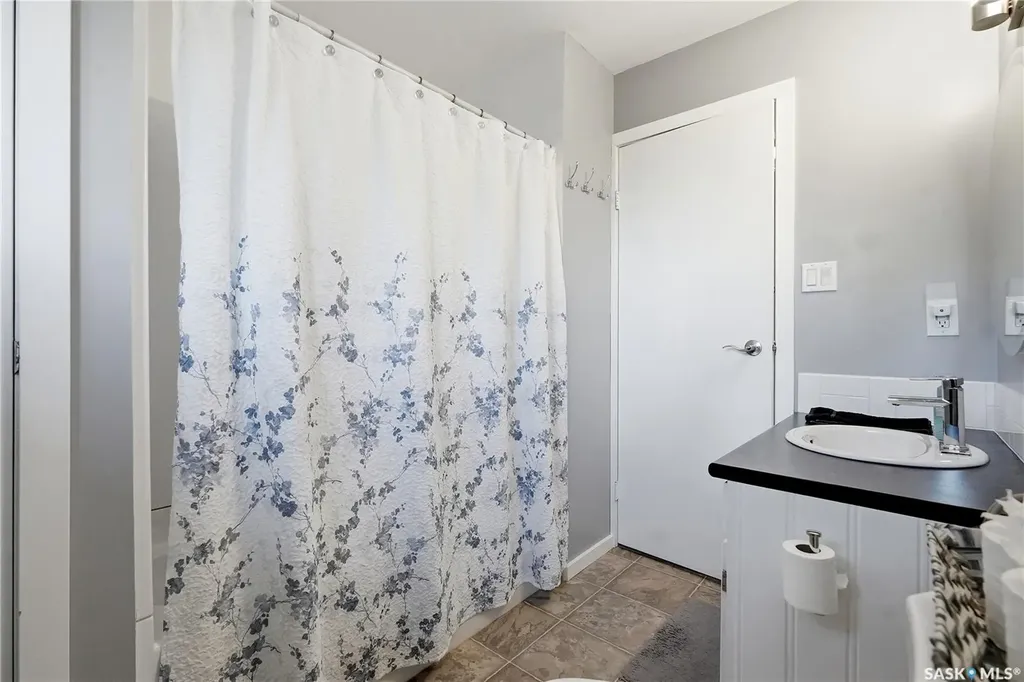 452 Lenore Drive Saskatoon SK S7K 5S7