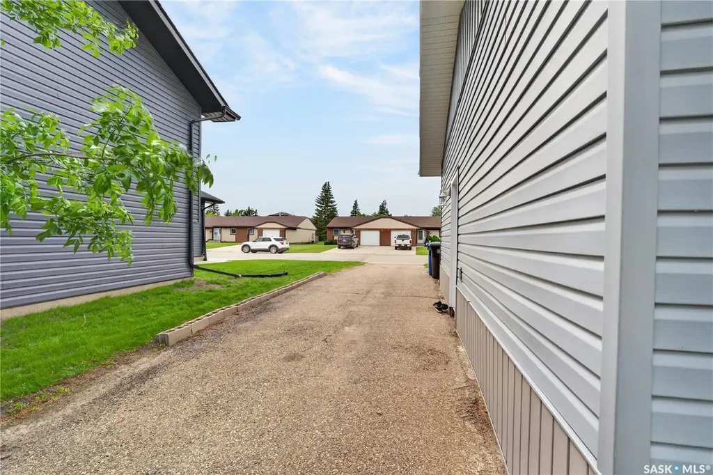 716 3rd Street Humboldt SK S0K 2A0