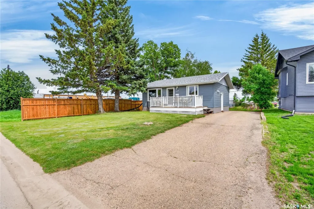 716 3rd Street Humboldt SK S0K 2A0