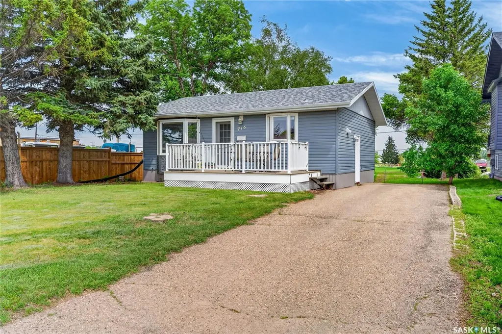 716 3rd Street Humboldt SK S0K 2A0