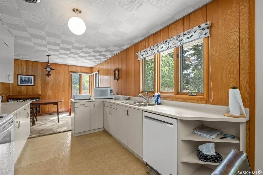 405 21st Street W Prince Albert SK S6V 4J5