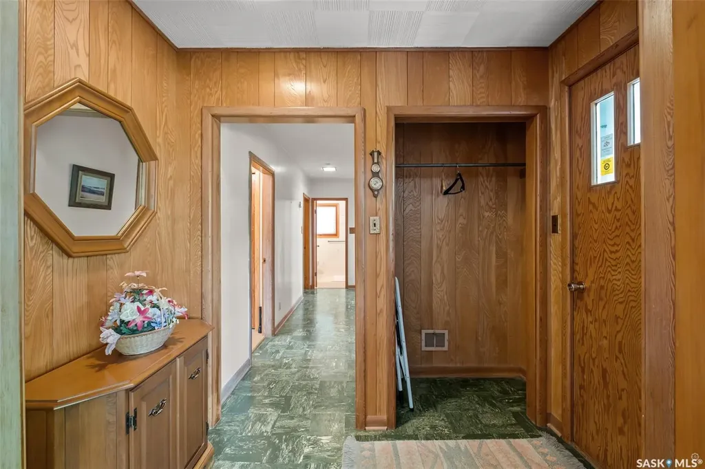 405 21st Street W Prince Albert SK S6V 4J5
