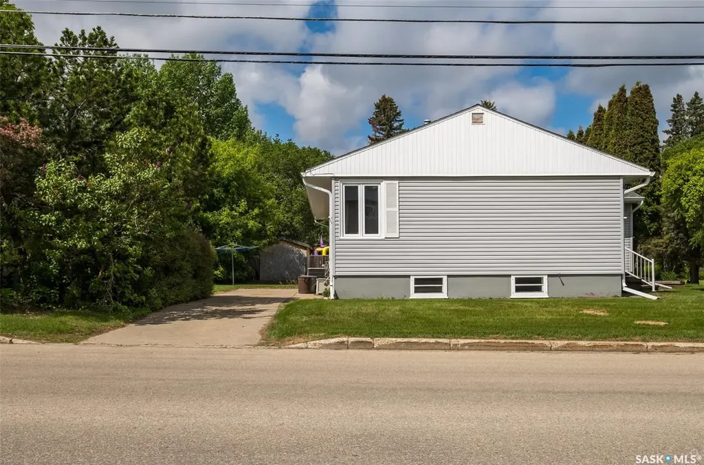 405 21st Street W Prince Albert SK S6V 4J5