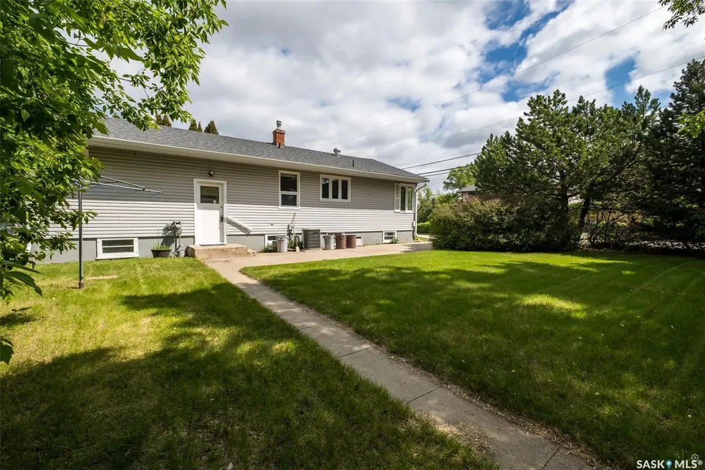 405 21st Street W Prince Albert SK S6V 4J5