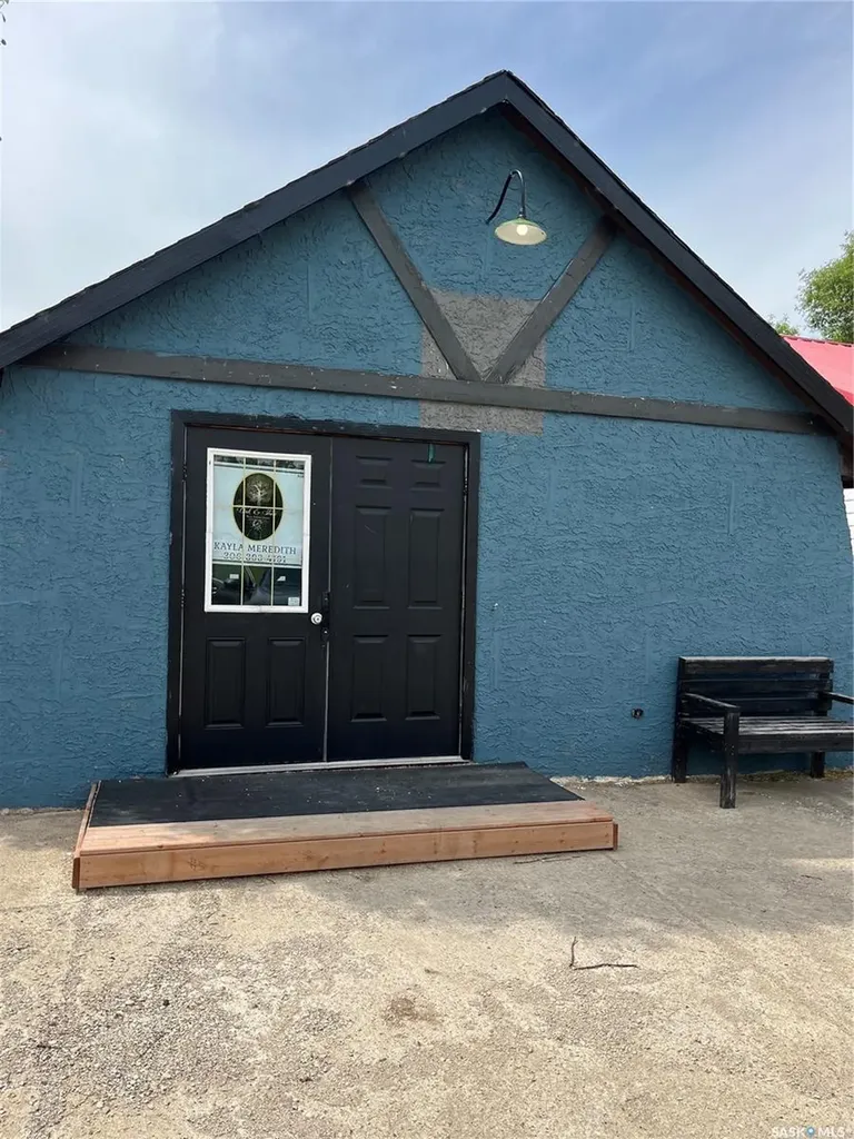 406 Grand Avenue Luseland SK S0L 2A0