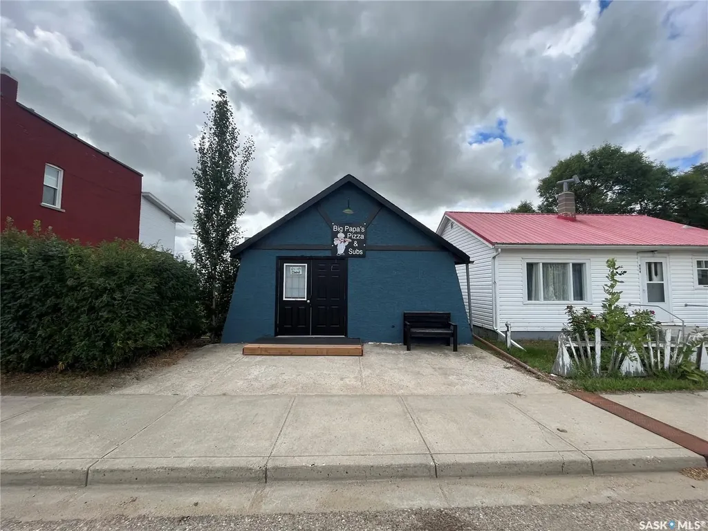 406 Grand Avenue Luseland SK S0L 2A0