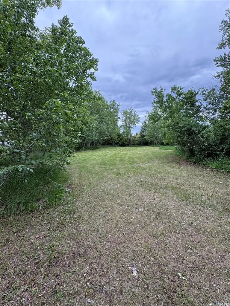 307-309- 311 Third Avenue E Kelvington SK S0A 1W0