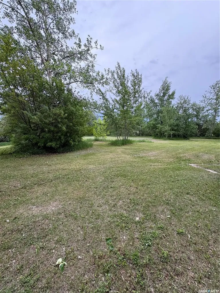 307-309- 311 Third Avenue E Kelvington SK S0A 1W0