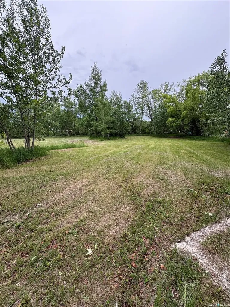 307-309- 311 Third Avenue E Kelvington SK S0A 1W0