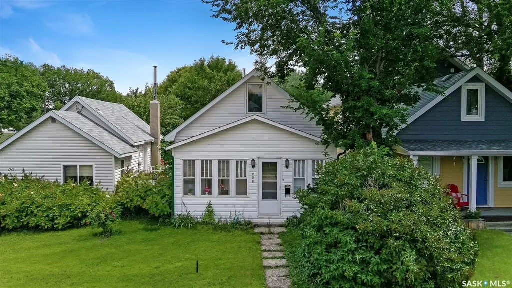 239 8th Avenue NE Swift Current SK S9H 2P5
