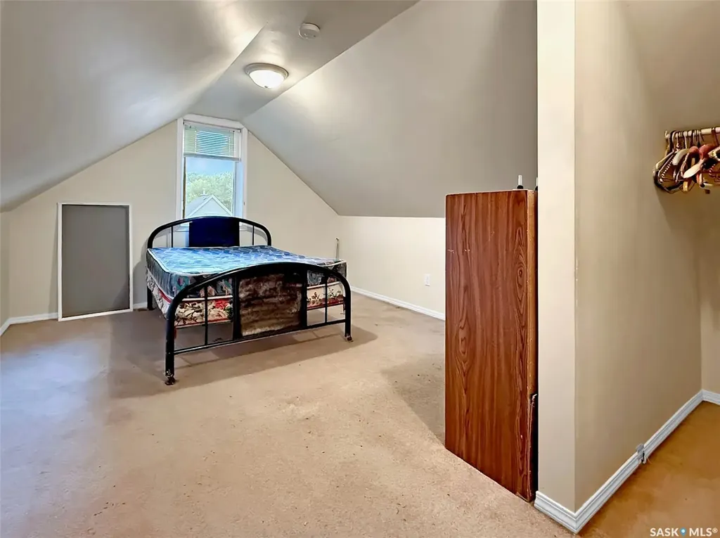 239 8th Avenue NE Swift Current SK S9H 2P5