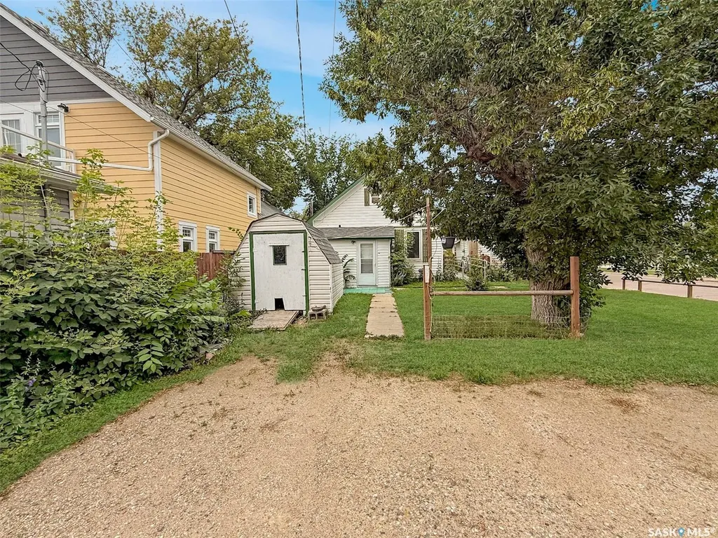 239 8th Avenue NE Swift Current SK S9H 2P5