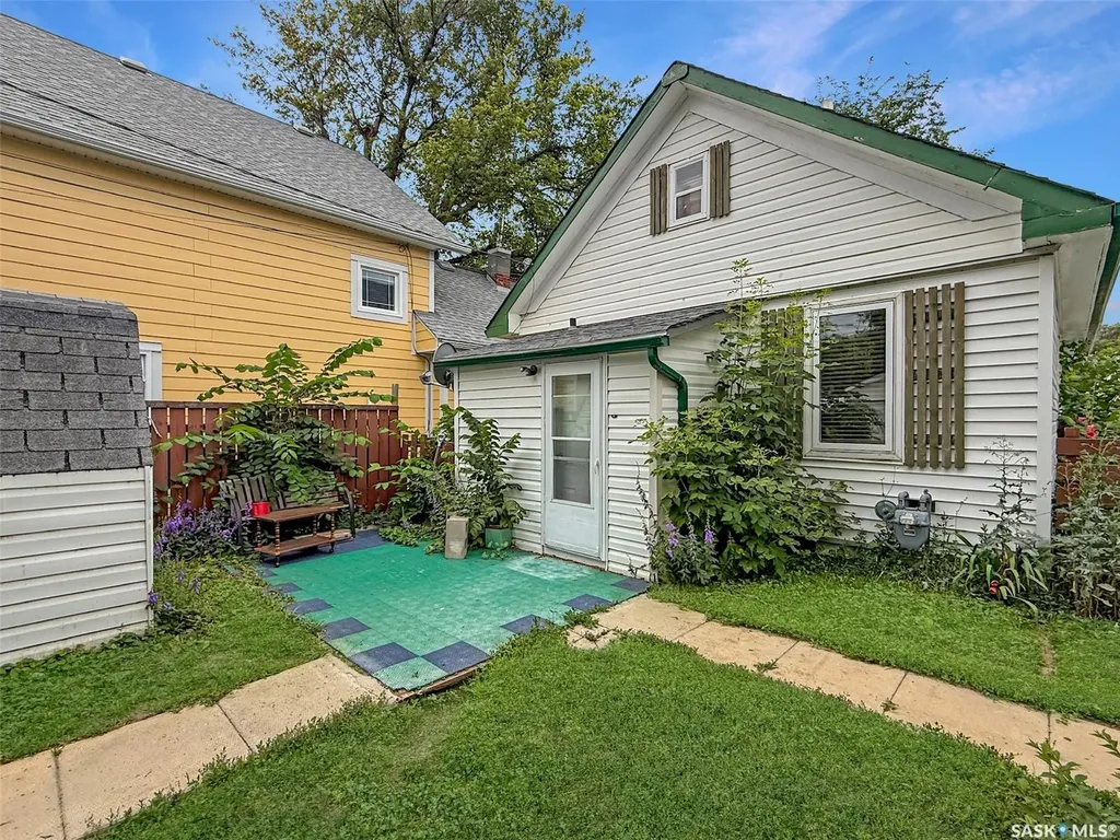 239 8th Avenue NE Swift Current SK S9H 2P5