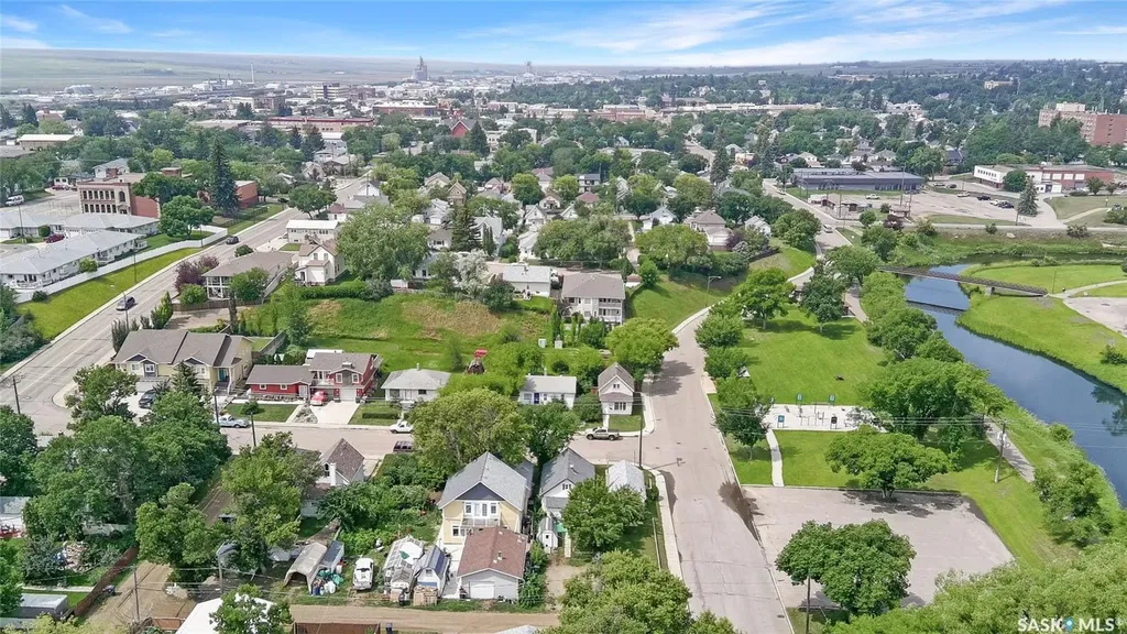 239 8th Avenue NE Swift Current SK S9H 2P5