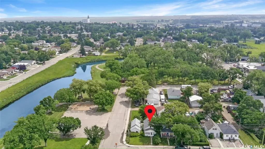 239 8th Avenue NE Swift Current SK S9H 2P5