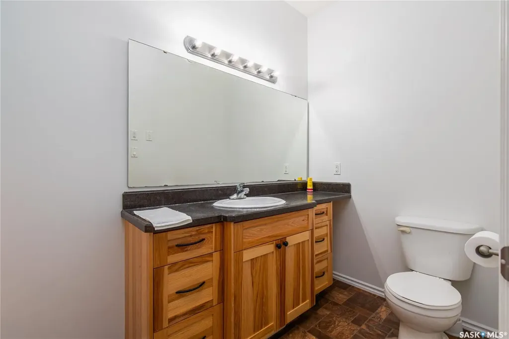 27 Belmont Crescent Moose Jaw SK S6K 1C5