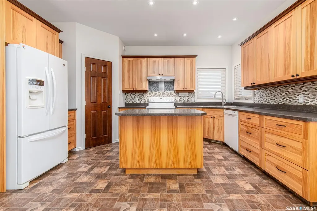 27 Belmont Crescent Moose Jaw SK S6K 1C5