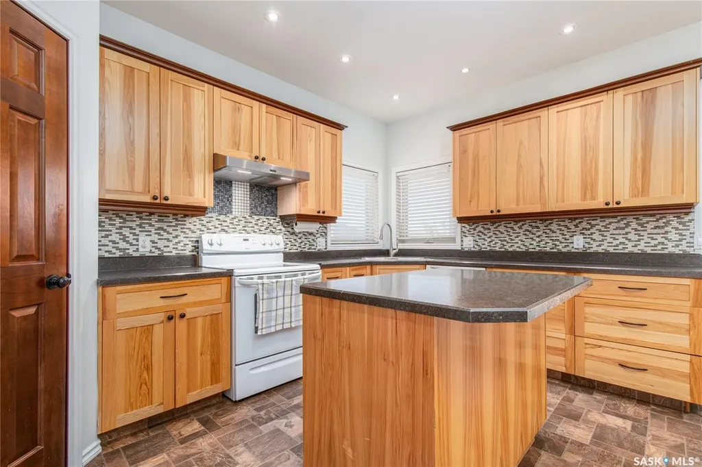 27 Belmont Crescent Moose Jaw SK S6K 1C5