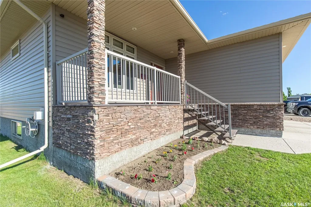 27 Belmont Crescent Moose Jaw SK S6K 1C5