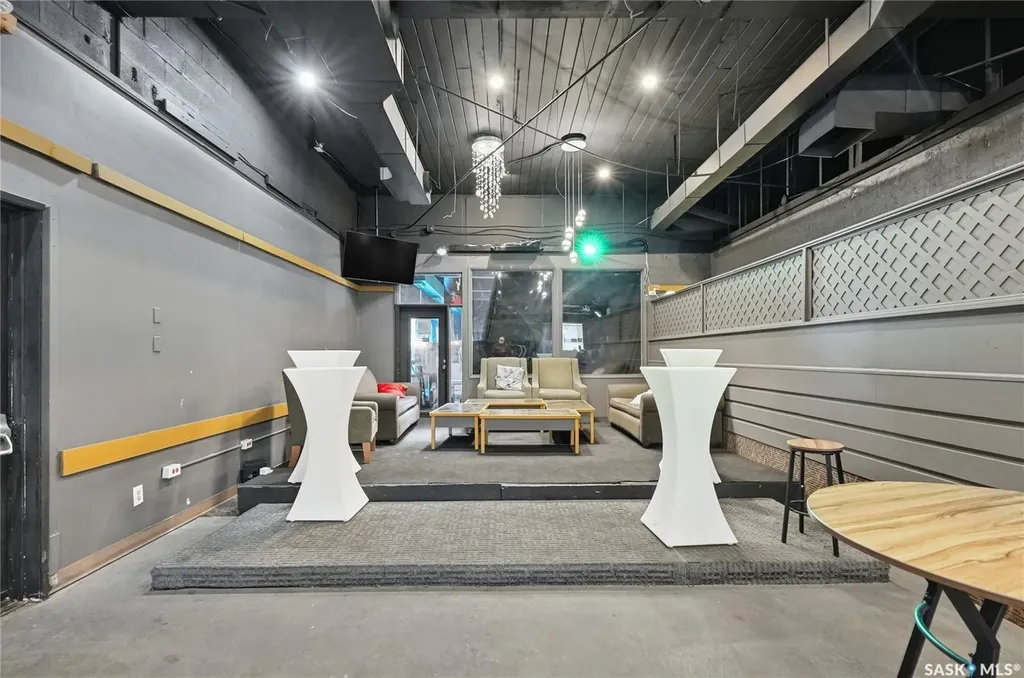 610 Idylwyld Drive N Saskatoon SK S7L 0Z2