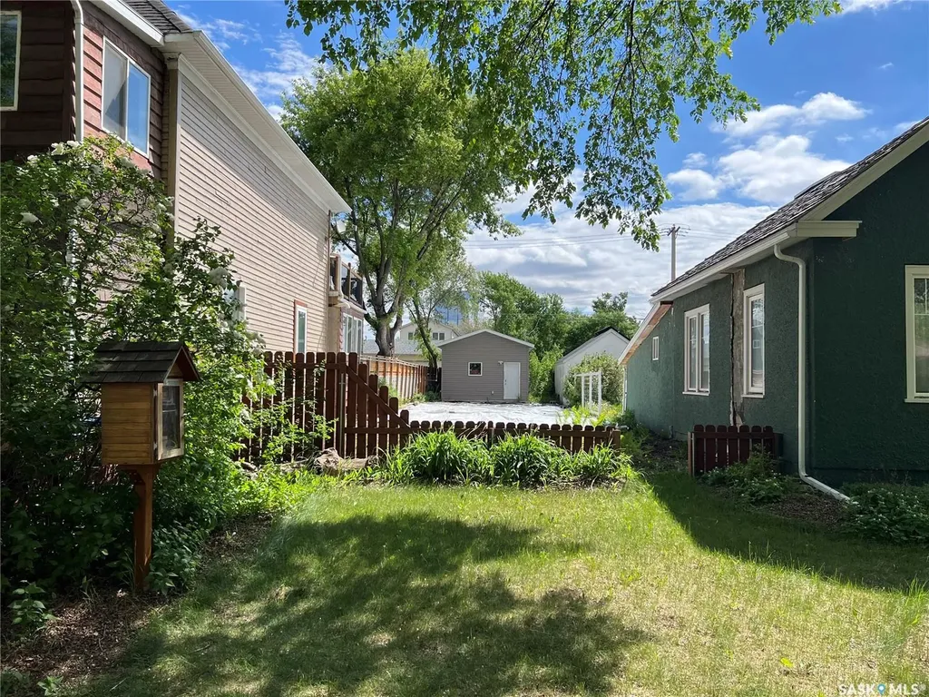 432 D Avenue S Saskatoon SK S7M 1R4