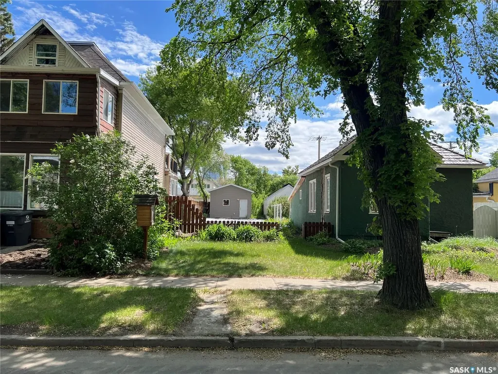 432 D Avenue S Saskatoon SK S7M 1R4