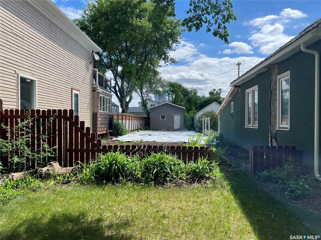 432 D Avenue S Saskatoon SK S7M 1R4