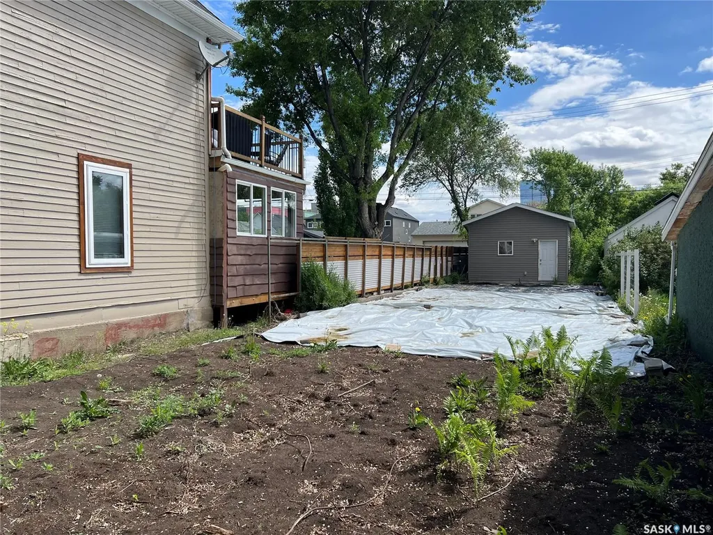 432 D Avenue S Saskatoon SK S7M 1R4