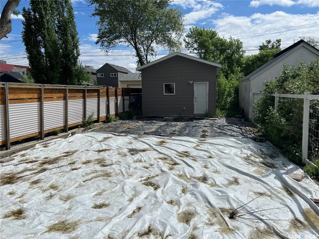 432 D Avenue S Saskatoon SK S7M 1R4
