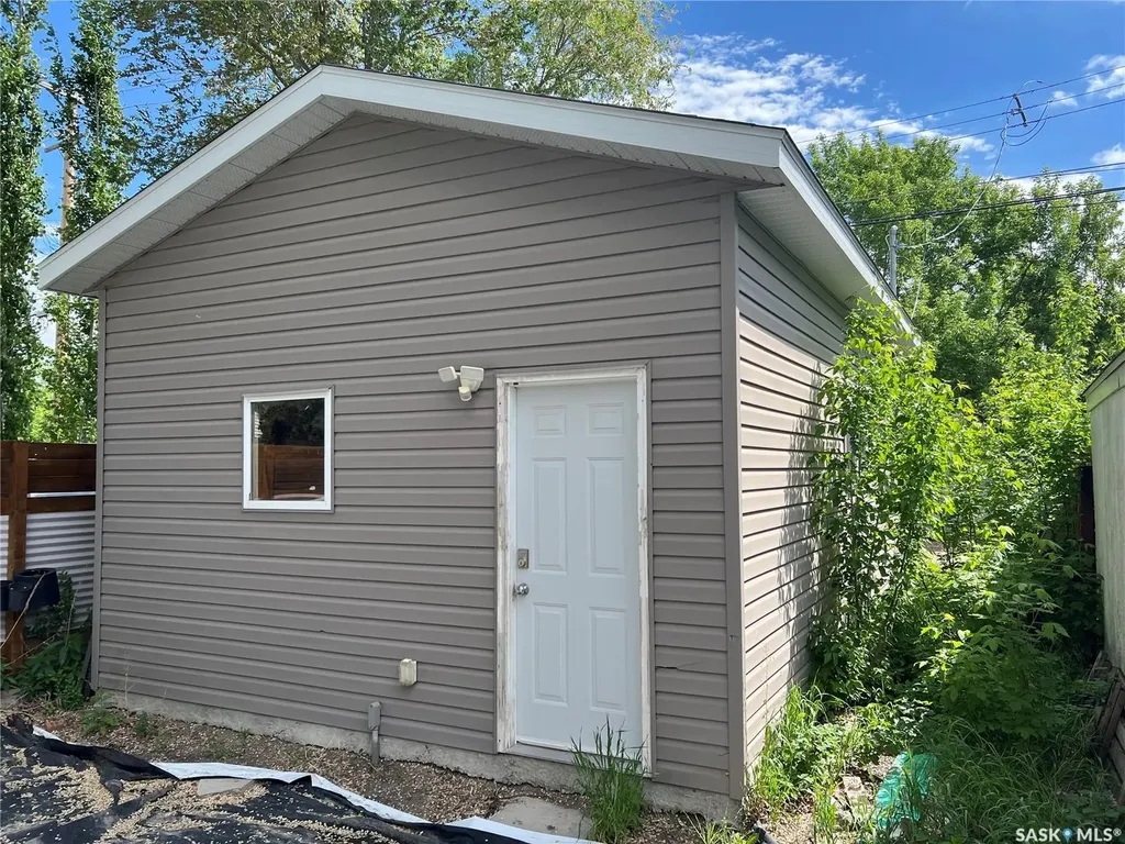 432 D Avenue S Saskatoon SK S7M 1R4