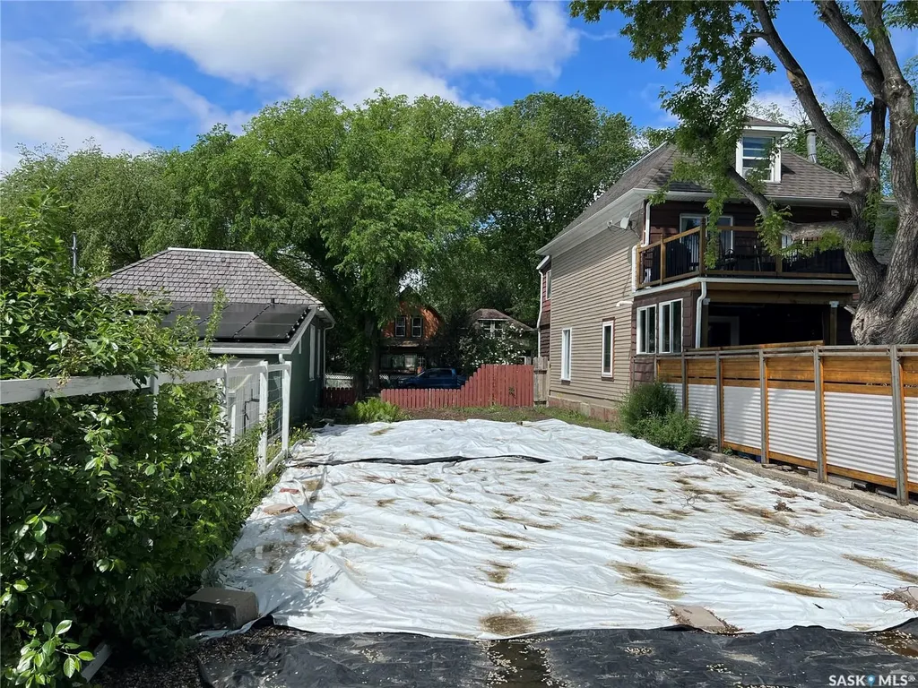 432 D Avenue S Saskatoon SK S7M 1R4
