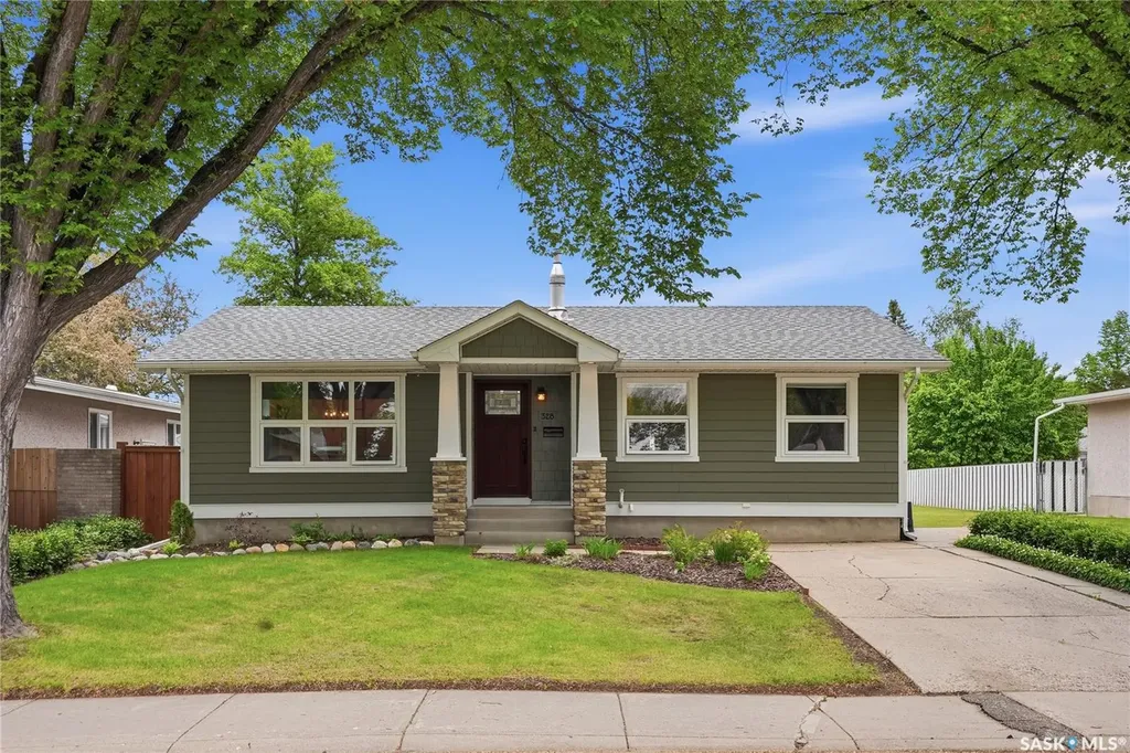 328 Carleton Drive Saskatoon SK S7H 4C1