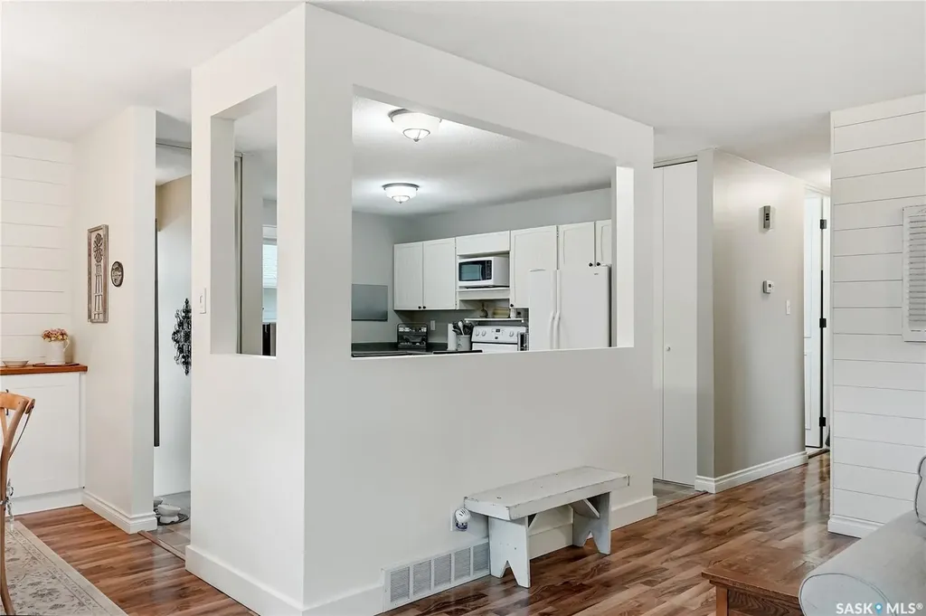 328 Carleton Drive Saskatoon SK S7H 4C1