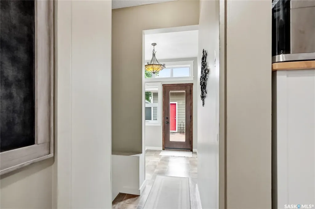 328 Carleton Drive Saskatoon SK S7H 4C1