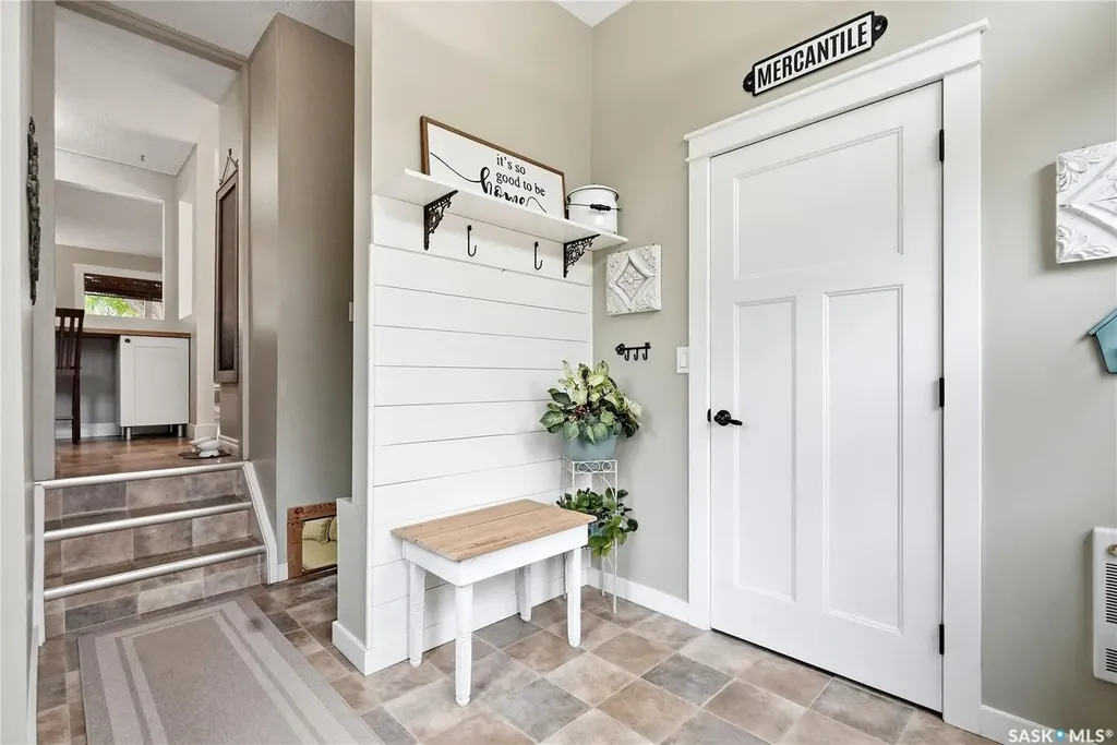 328 Carleton Drive Saskatoon SK S7H 4C1