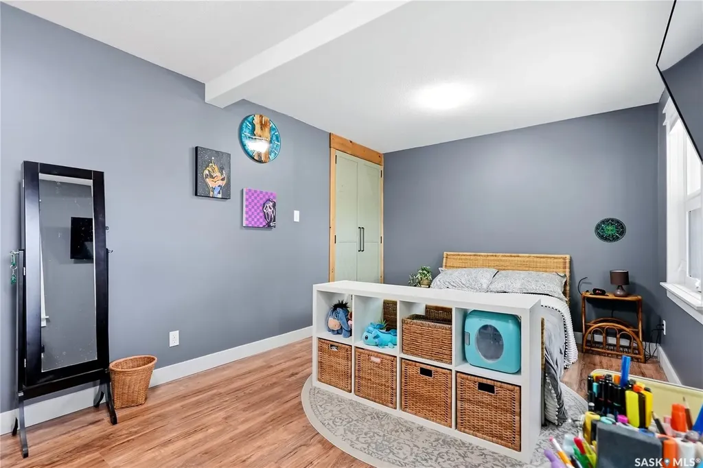 328 Carleton Drive Saskatoon SK S7H 4C1