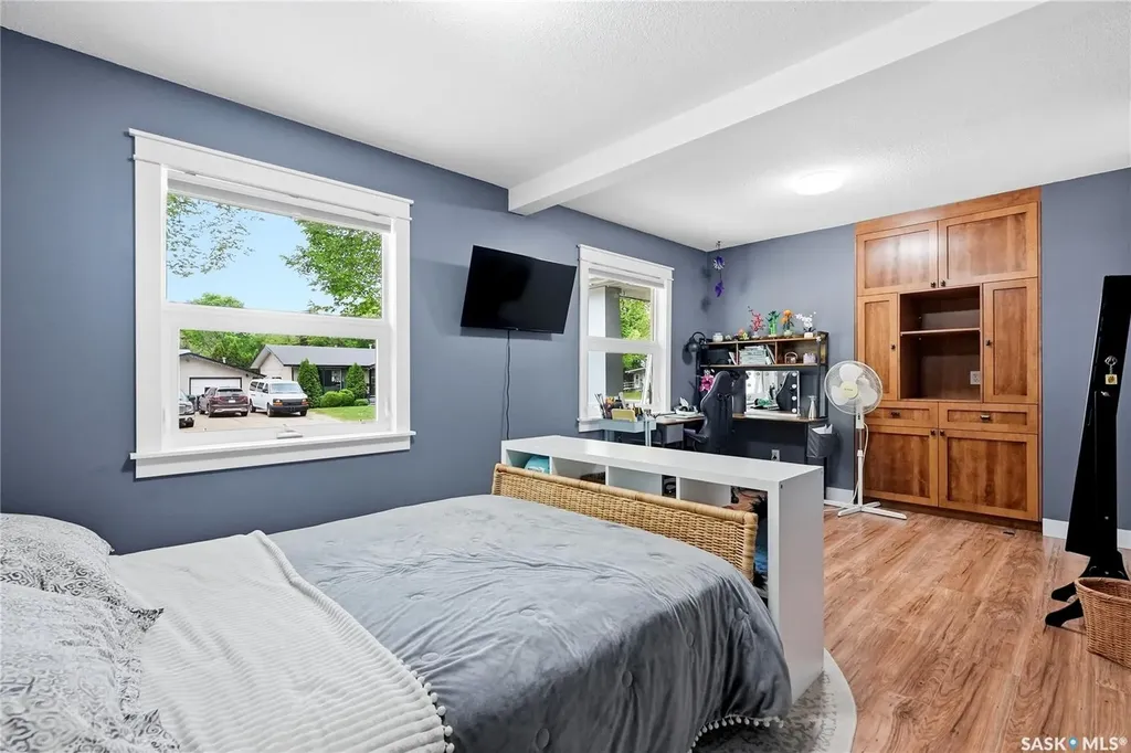 328 Carleton Drive Saskatoon SK S7H 4C1
