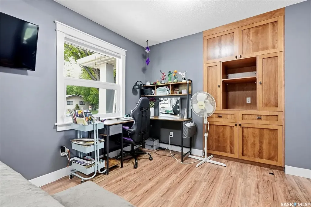 328 Carleton Drive Saskatoon SK S7H 4C1