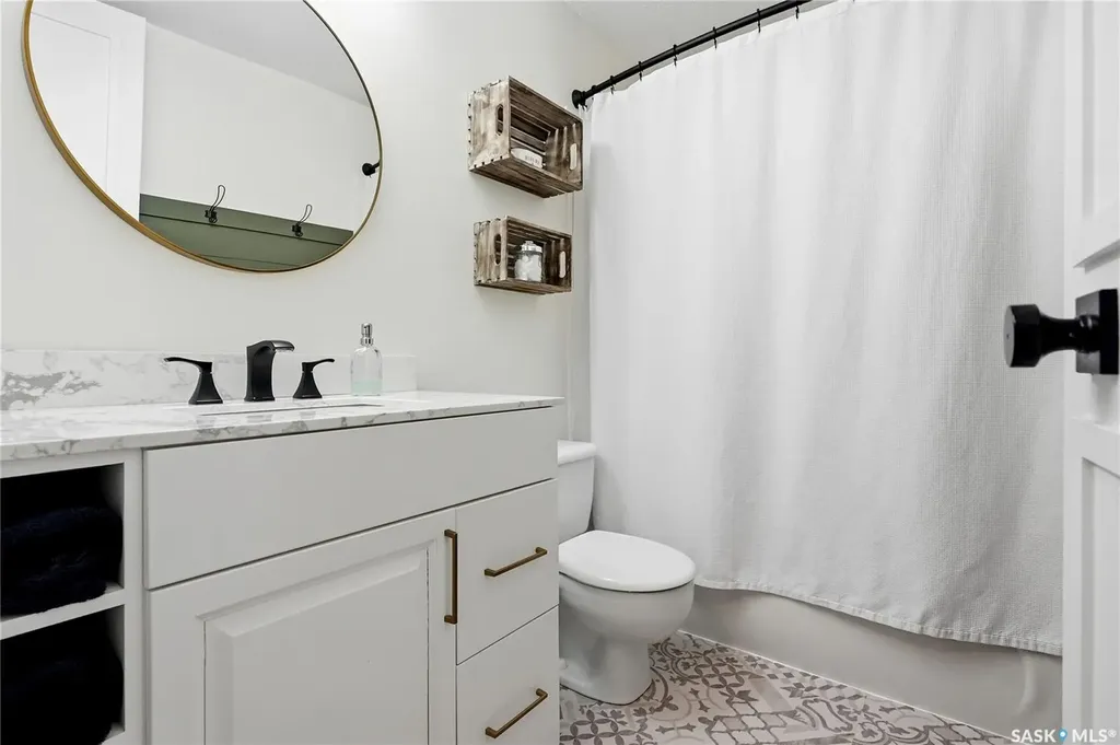 328 Carleton Drive Saskatoon SK S7H 4C1