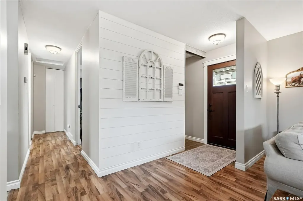 328 Carleton Drive Saskatoon SK S7H 4C1