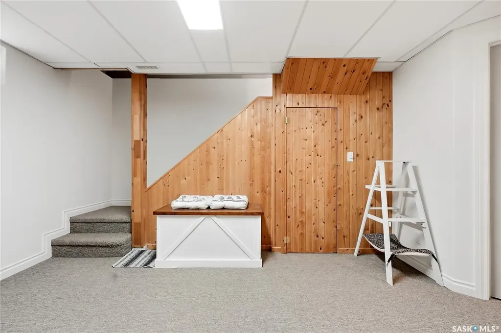328 Carleton Drive Saskatoon SK S7H 4C1
