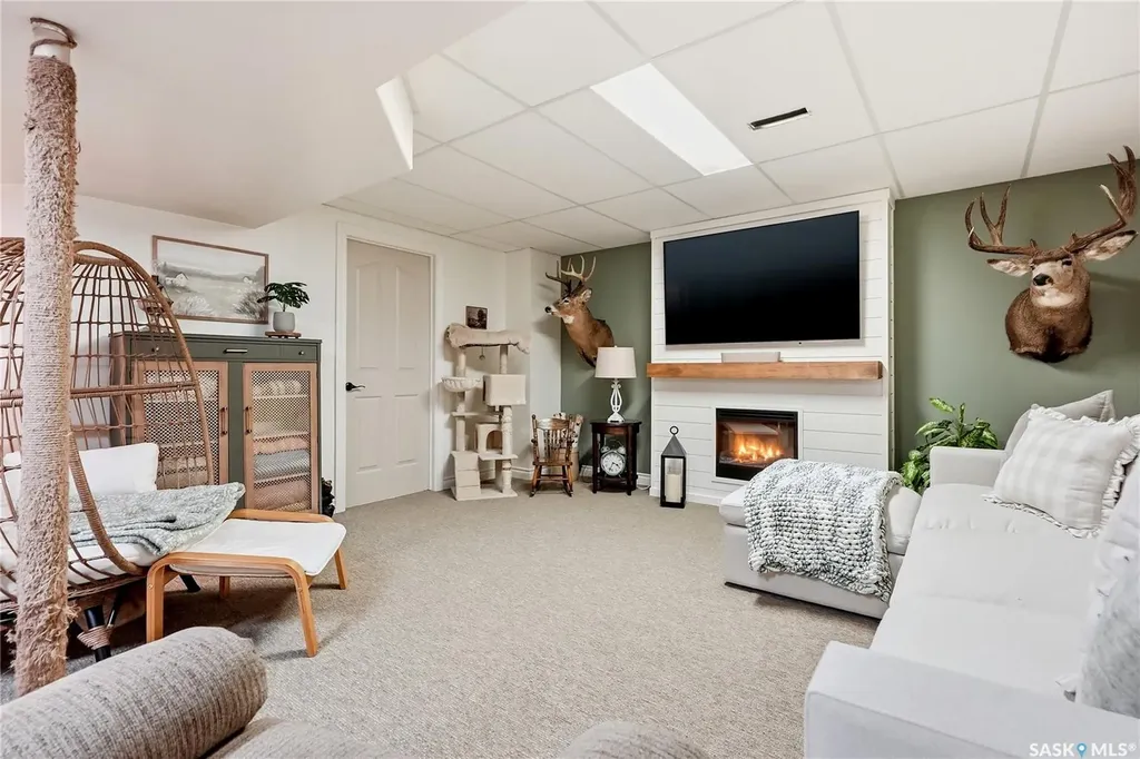 328 Carleton Drive Saskatoon SK S7H 4C1
