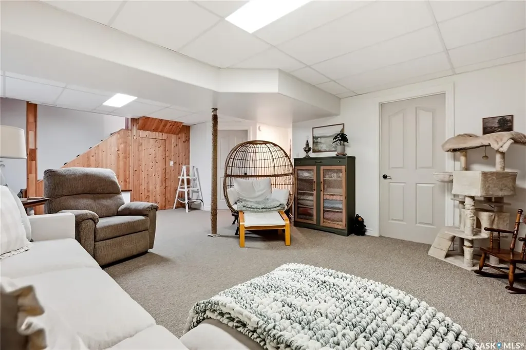 328 Carleton Drive Saskatoon SK S7H 4C1