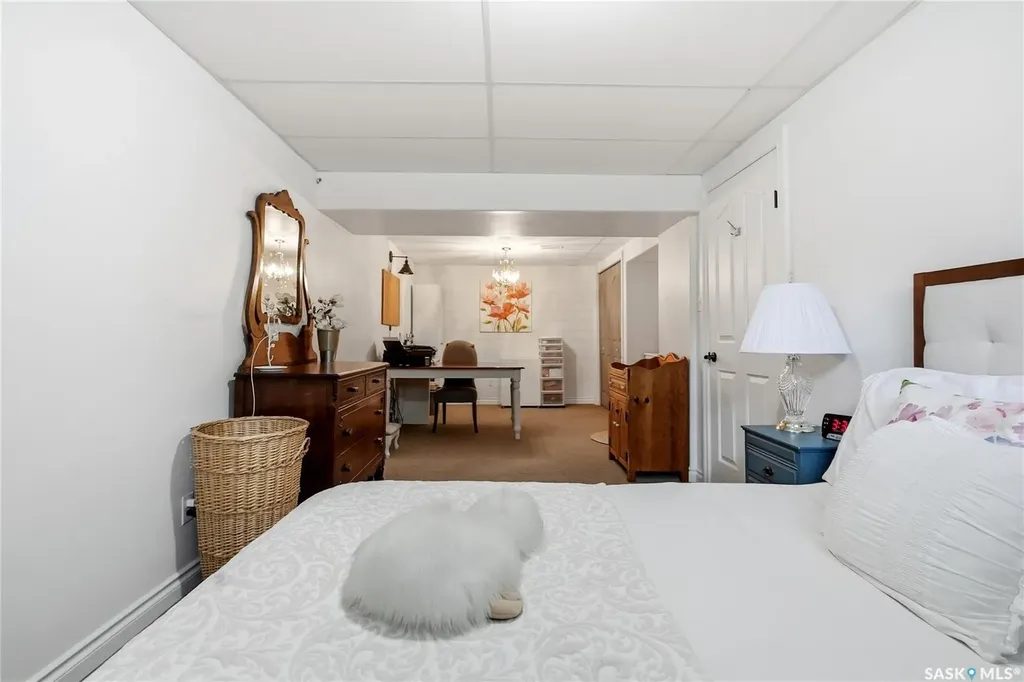 328 Carleton Drive Saskatoon SK S7H 4C1