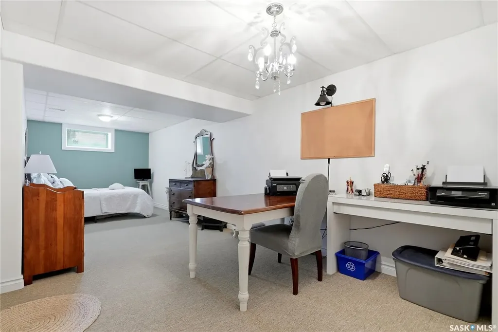 328 Carleton Drive Saskatoon SK S7H 4C1