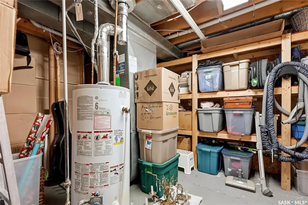 328 Carleton Drive Saskatoon SK S7H 4C1