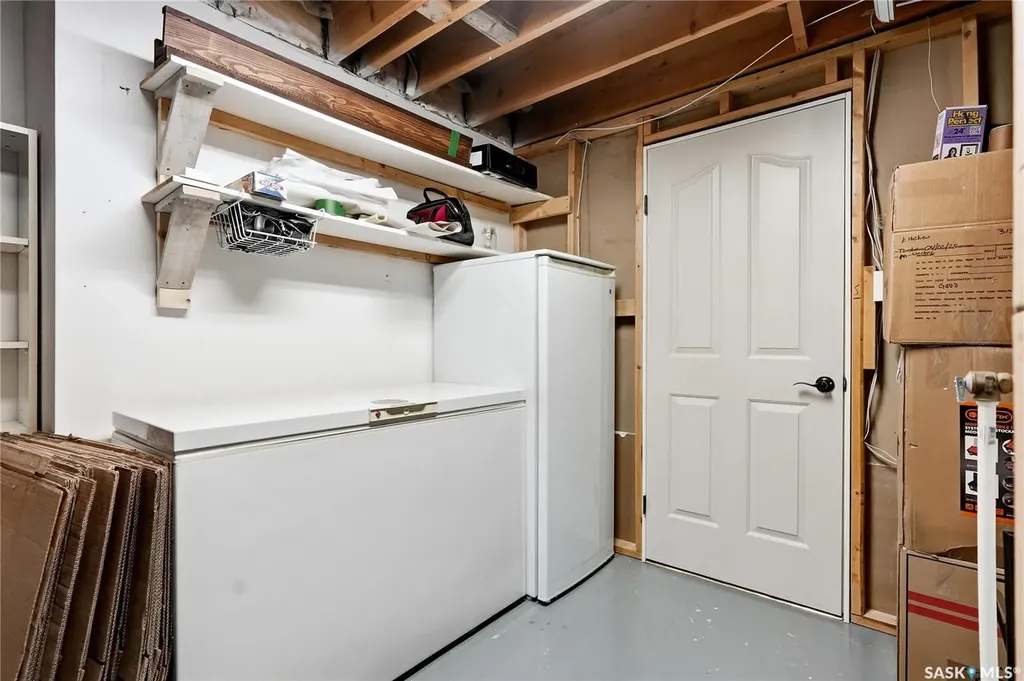 328 Carleton Drive Saskatoon SK S7H 4C1